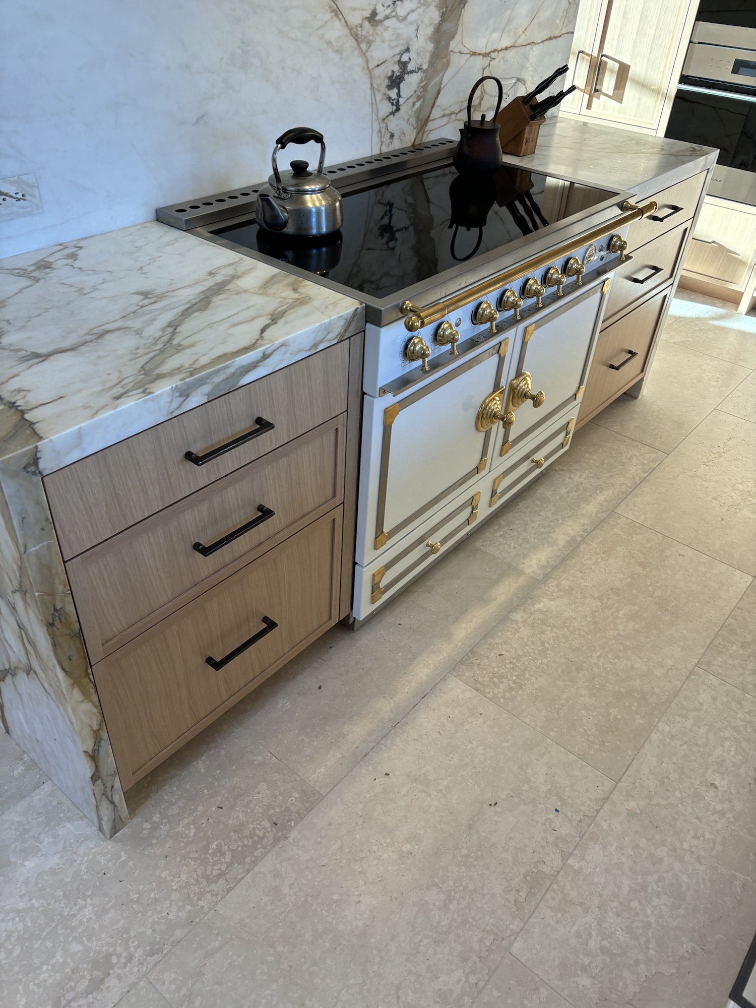 Windhill+Co-Builders-Coolidge-Point-Stove-Left-Manchester-by-the-sea-MA