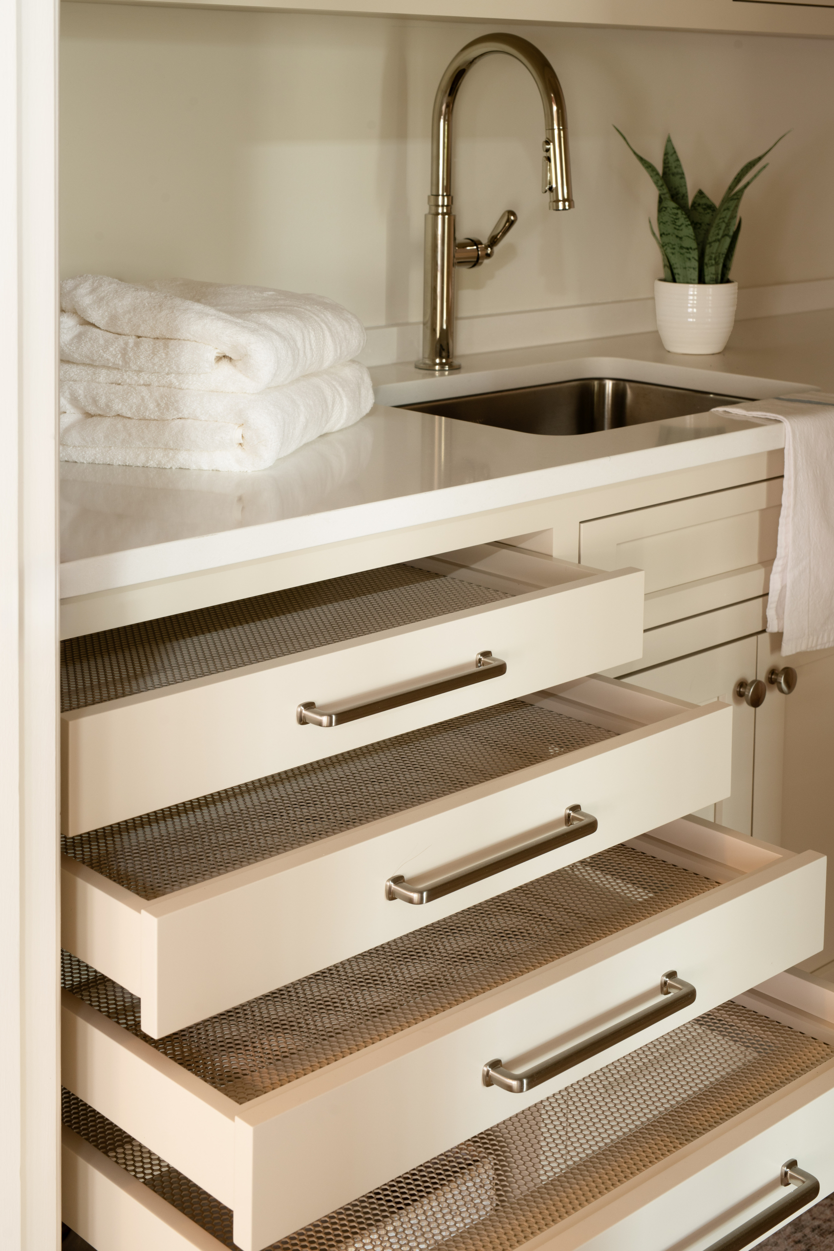 Windhill+Co-Builders-Home-Renovation-Laundry-Room-Drying-Rack-Middleton-MA